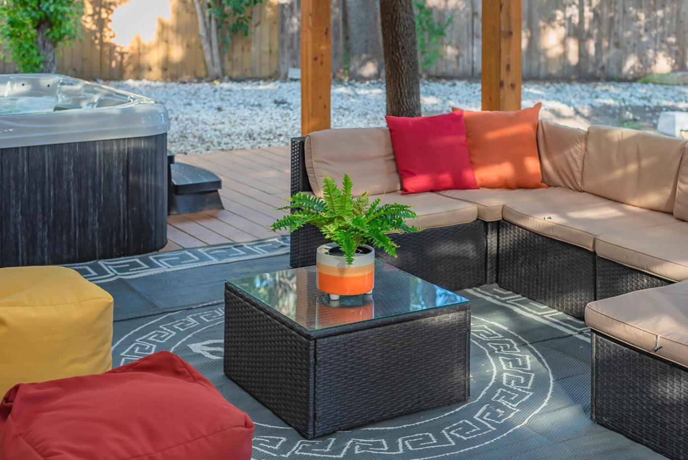 Luxurious Home With Hot Tub & Tree Deck By 6Flags San Antonio Exterior foto
