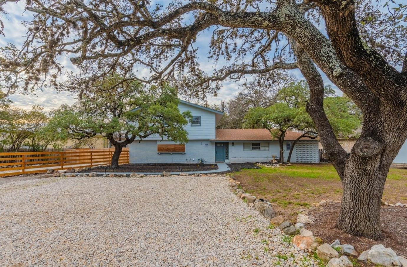 Luxurious Home With Hot Tub & Tree Deck By 6Flags San Antonio Exterior foto