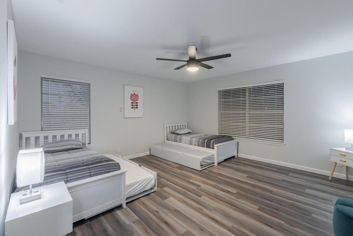 Luxurious Home With Hot Tub & Tree Deck By 6Flags San Antonio Exterior foto
